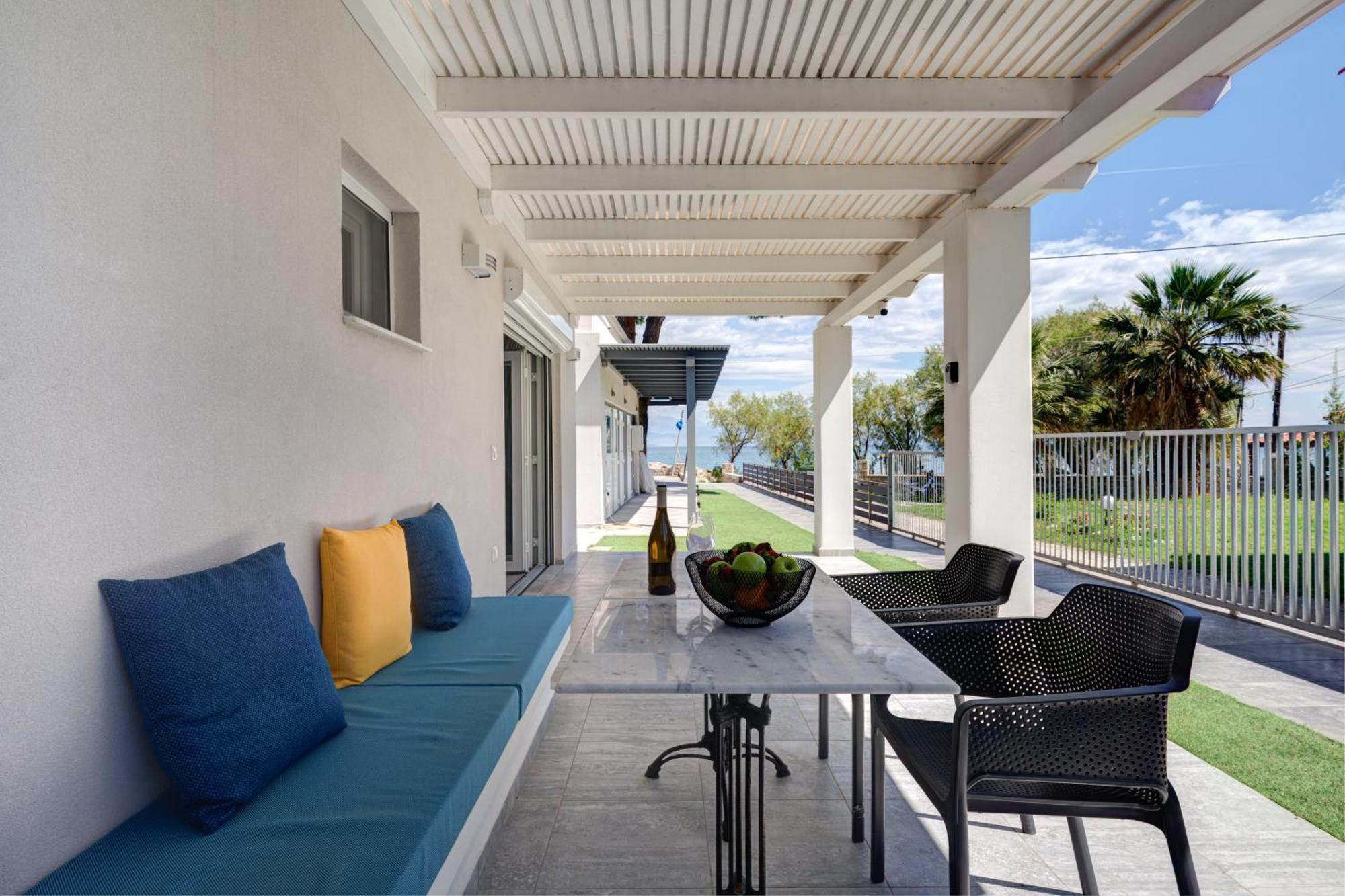 Molos Beachfront Apartments In Diakopto Bagian luar foto