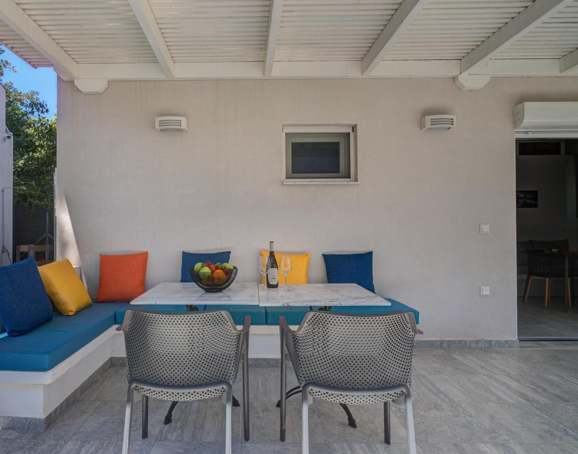 Molos Beachfront Apartments In Diakopto Bagian luar foto