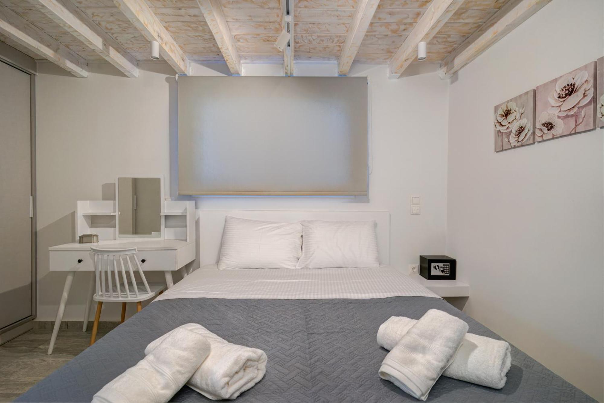 Molos Beachfront Apartments In Diakopto Bagian luar foto