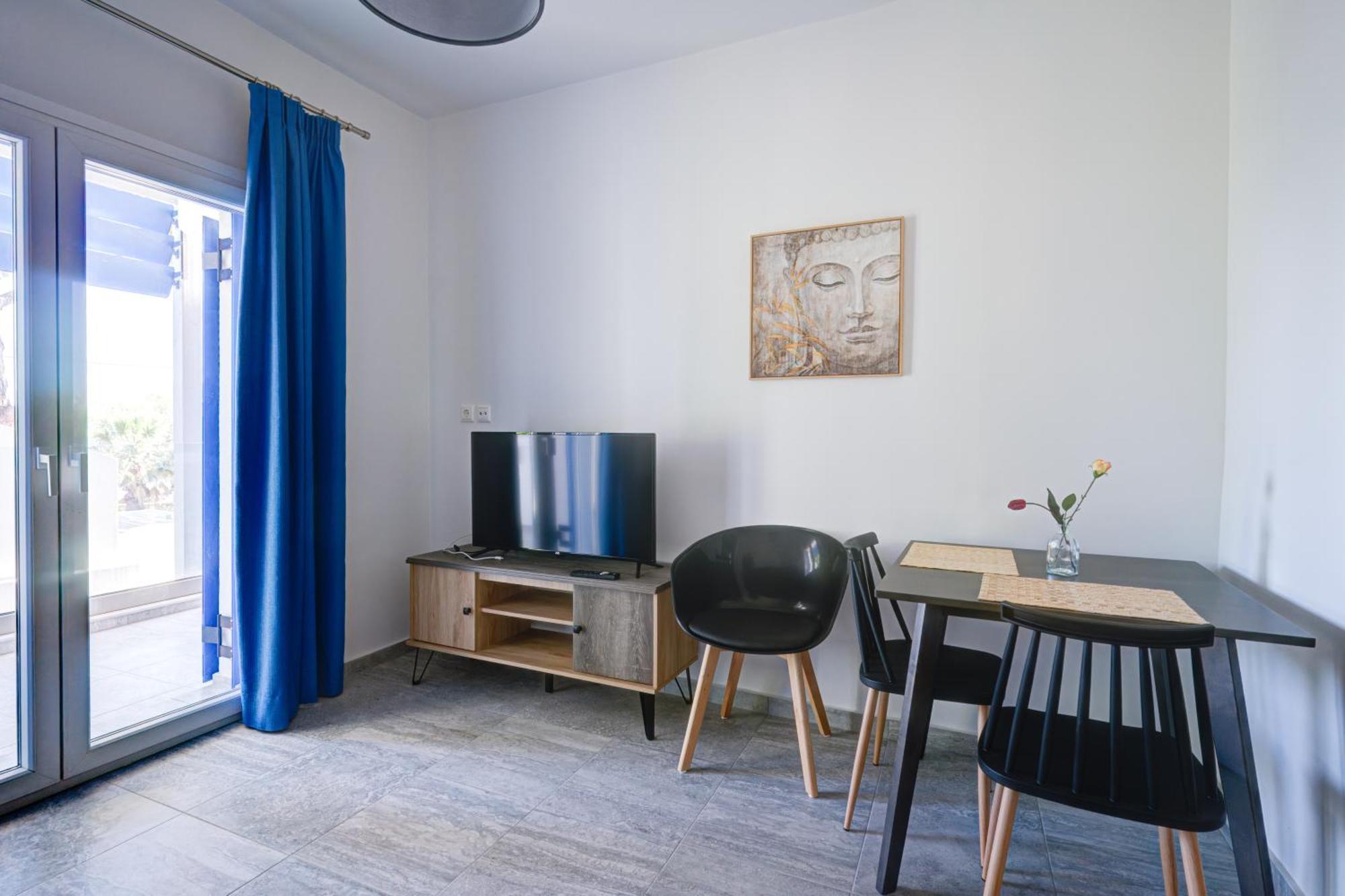 Molos Beachfront Apartments In Diakopto Bagian luar foto