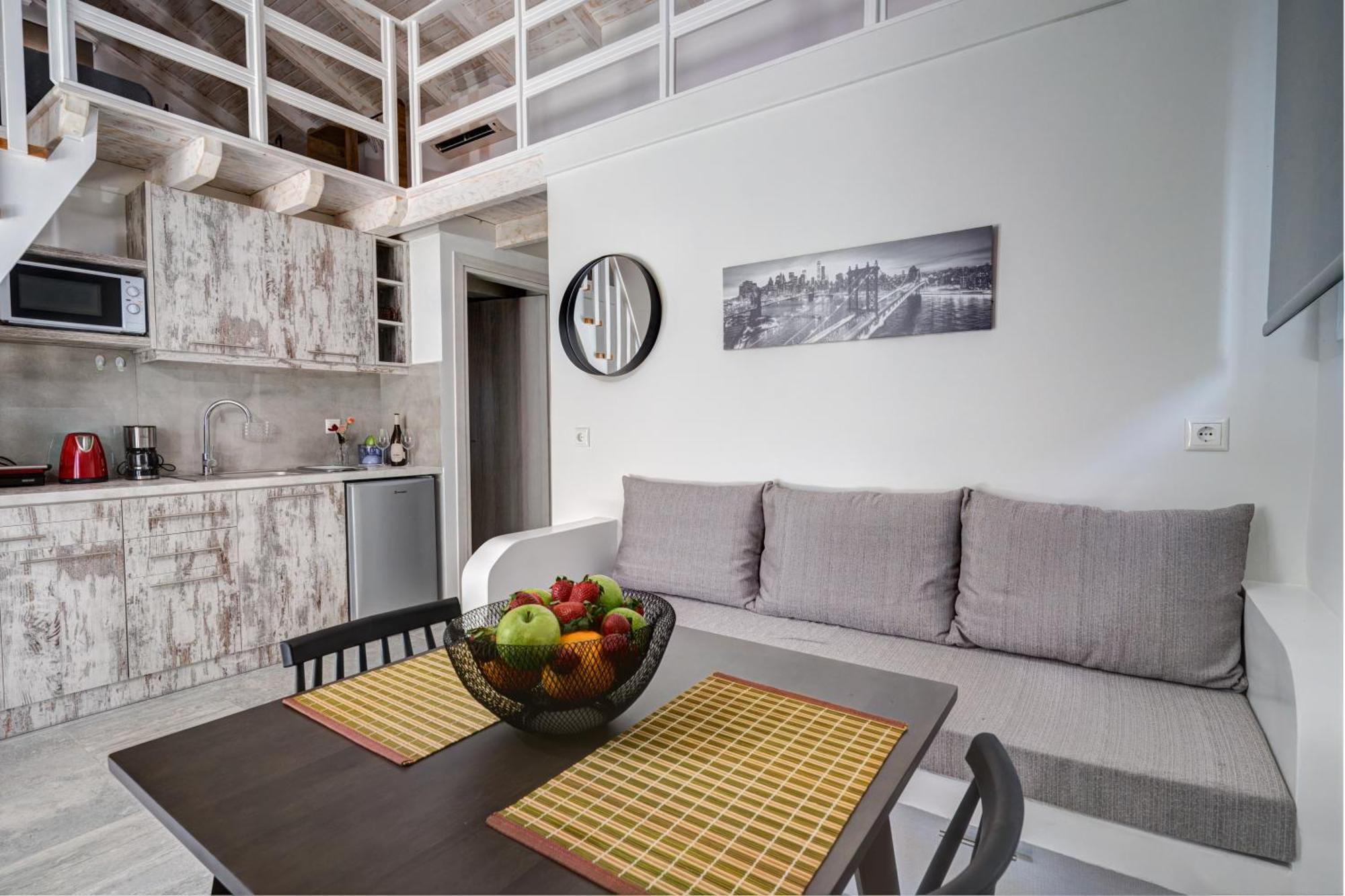 Molos Beachfront Apartments In Diakopto Bagian luar foto