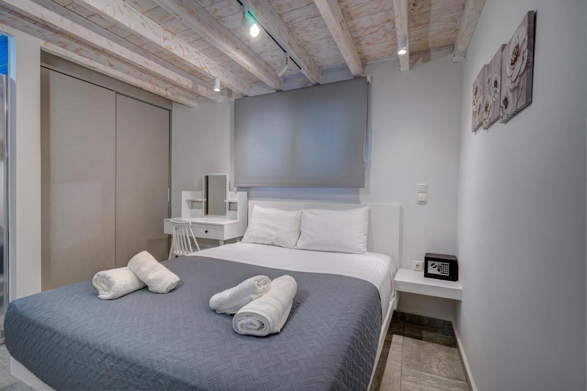 Molos Beachfront Apartments In Diakopto Bagian luar foto