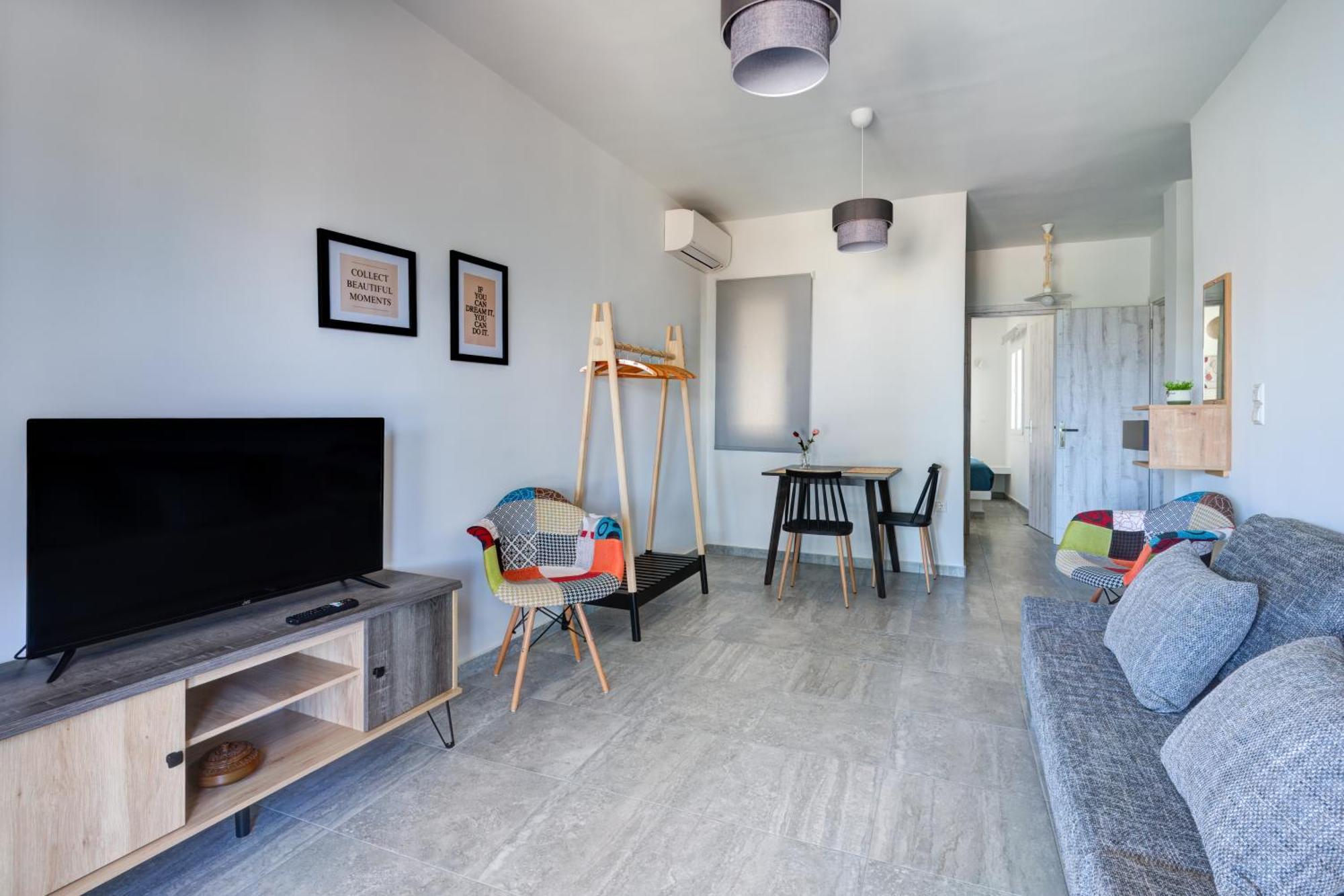 Molos Beachfront Apartments In Diakopto Bagian luar foto