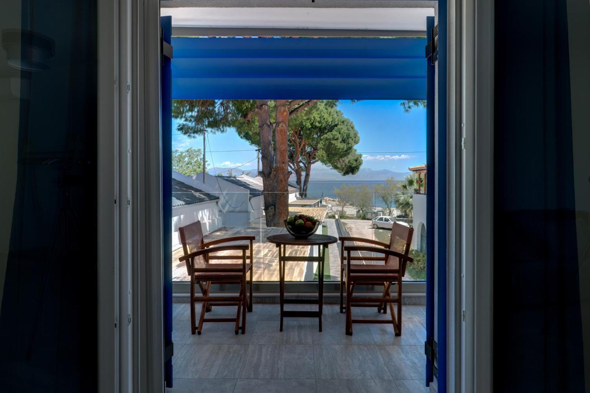 Molos Beachfront Apartments In Diakopto Bagian luar foto